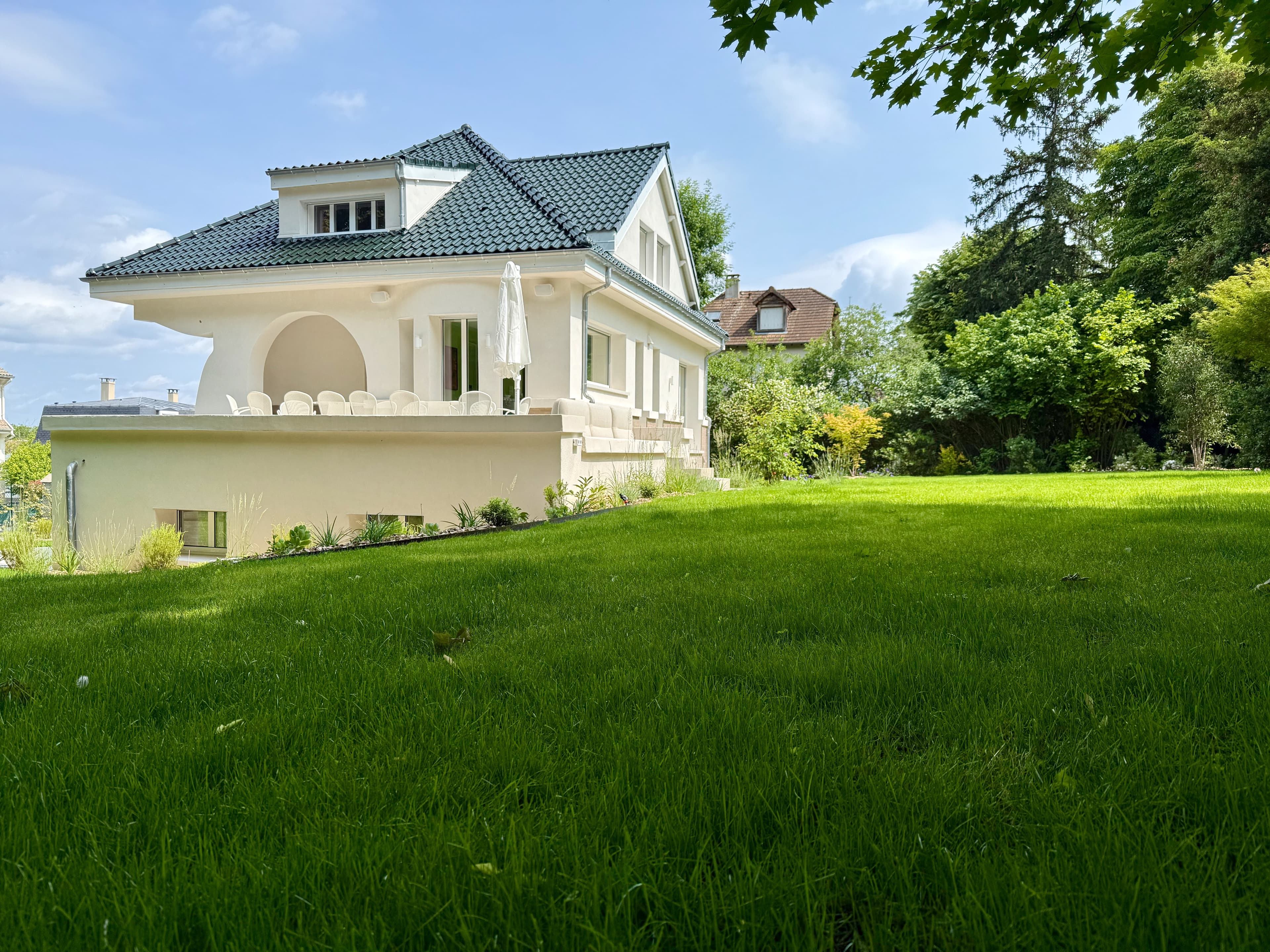 Murmures guest house — interior view 1